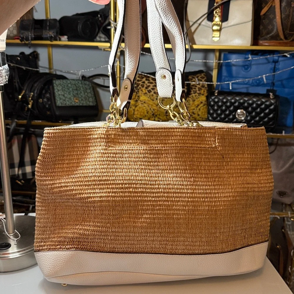 Liz Claiborne Straw Tote with White Trim - Picture 2 of 7
